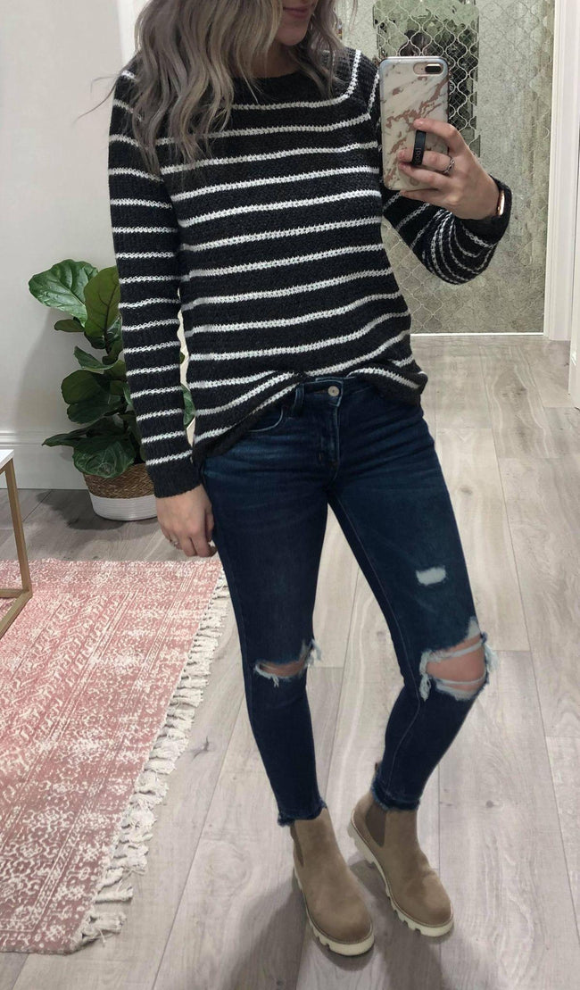 CHARCOAL TEXTURE STRIPE SWEATER