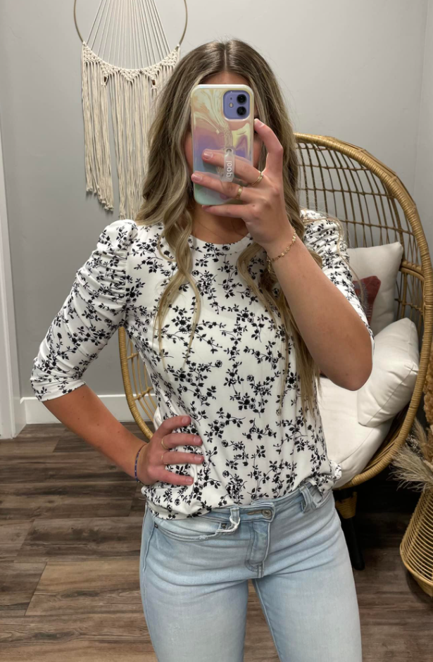 WHITE FLORAL 3/4 SLEEVE RUCHED TOP