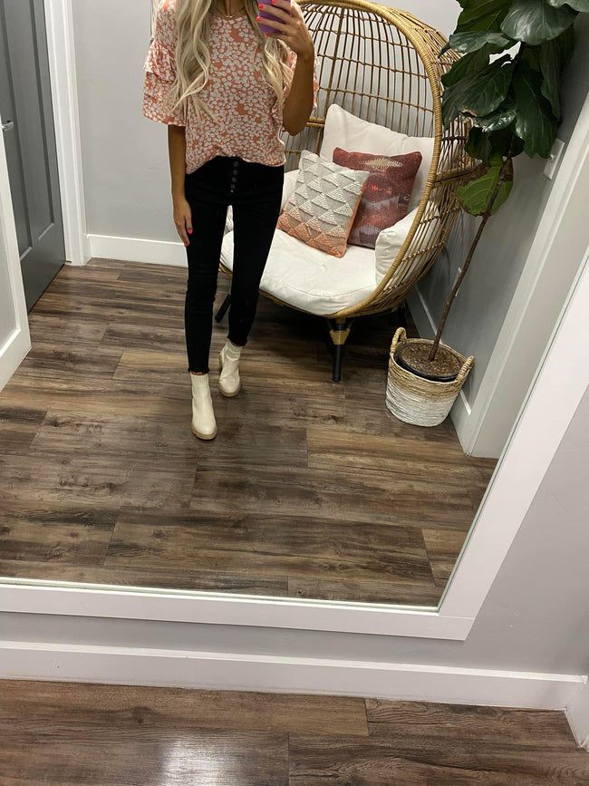 TRACY PEACH FLORAL RUFFLE SLEEVE BLOUSE