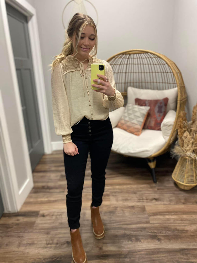 NATURAL STITCH BUTTON DETAIL BLOUSE