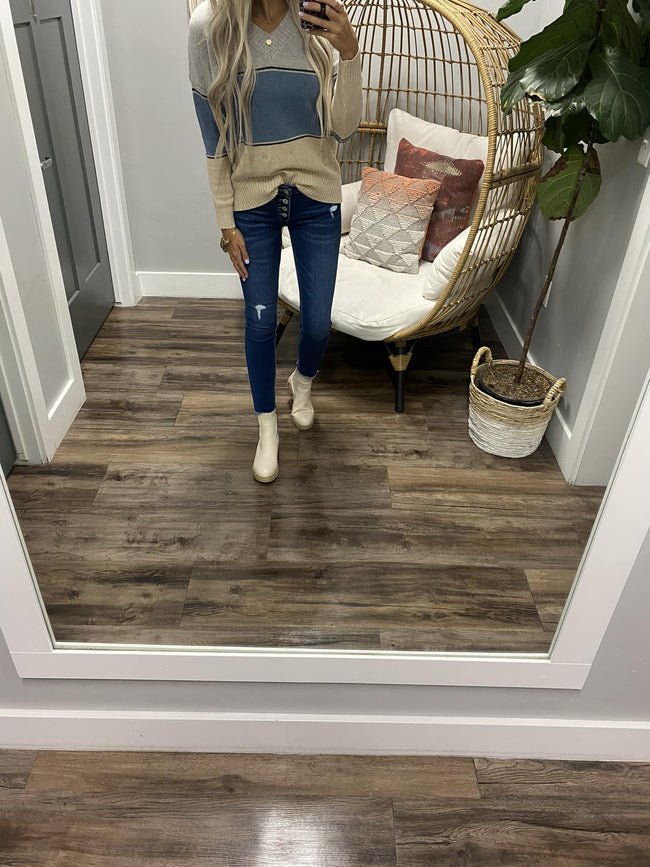 GREY/BLUE/OATMEAL COLORBLOCK VNECK SWEATER