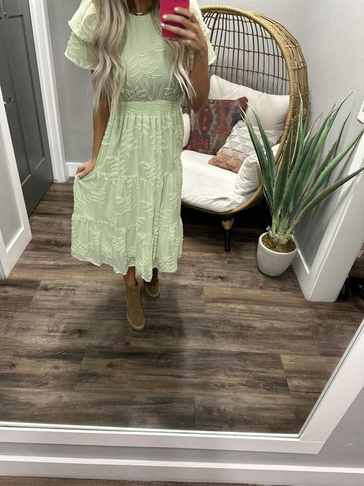 KIWI LEAF EMBOSSED FLUTTER SLEEVE DRESS