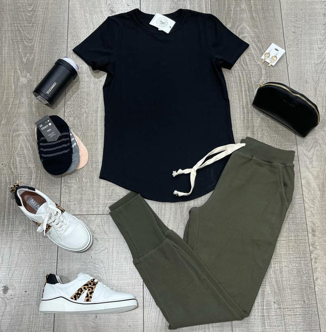 BLACK RIBBED TOP