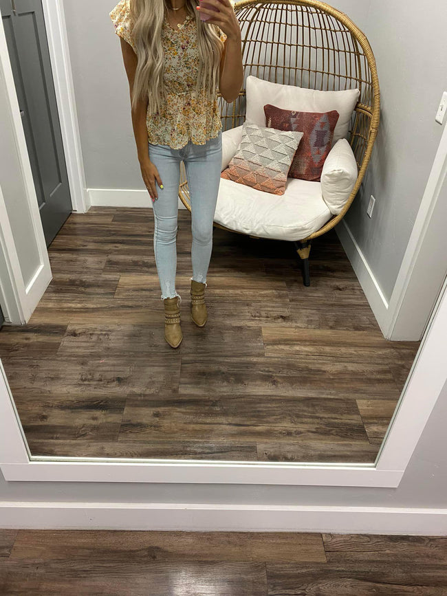 PEARL FLORAL RUFFLE BLOUSE