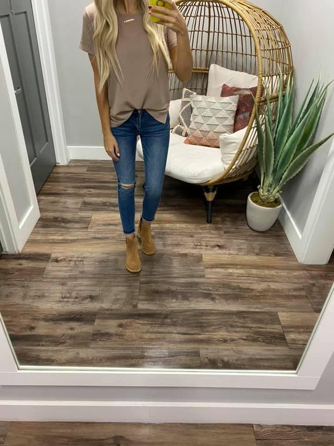 KHAKI BASIC TEE