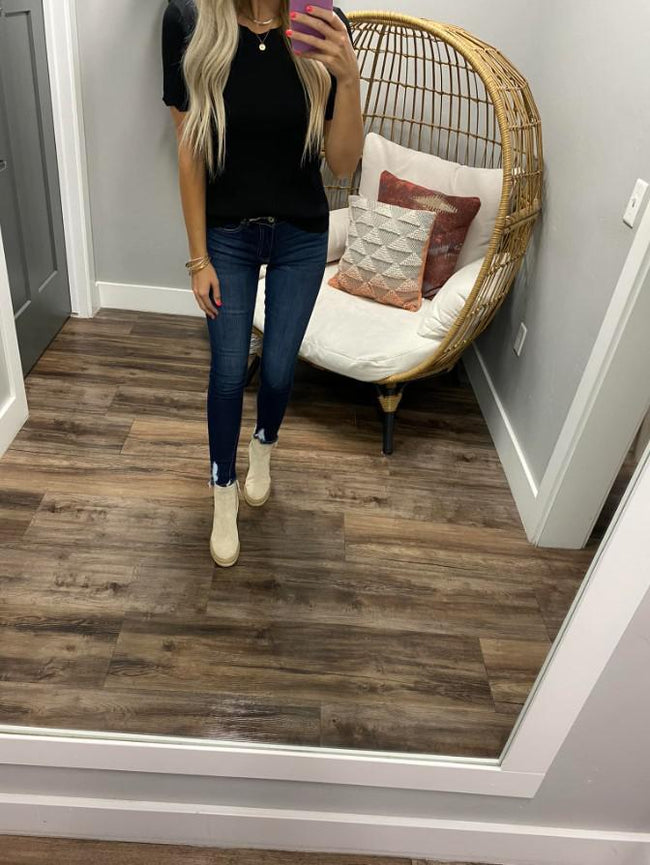 BLACK SCALLOP SWEATER TOP