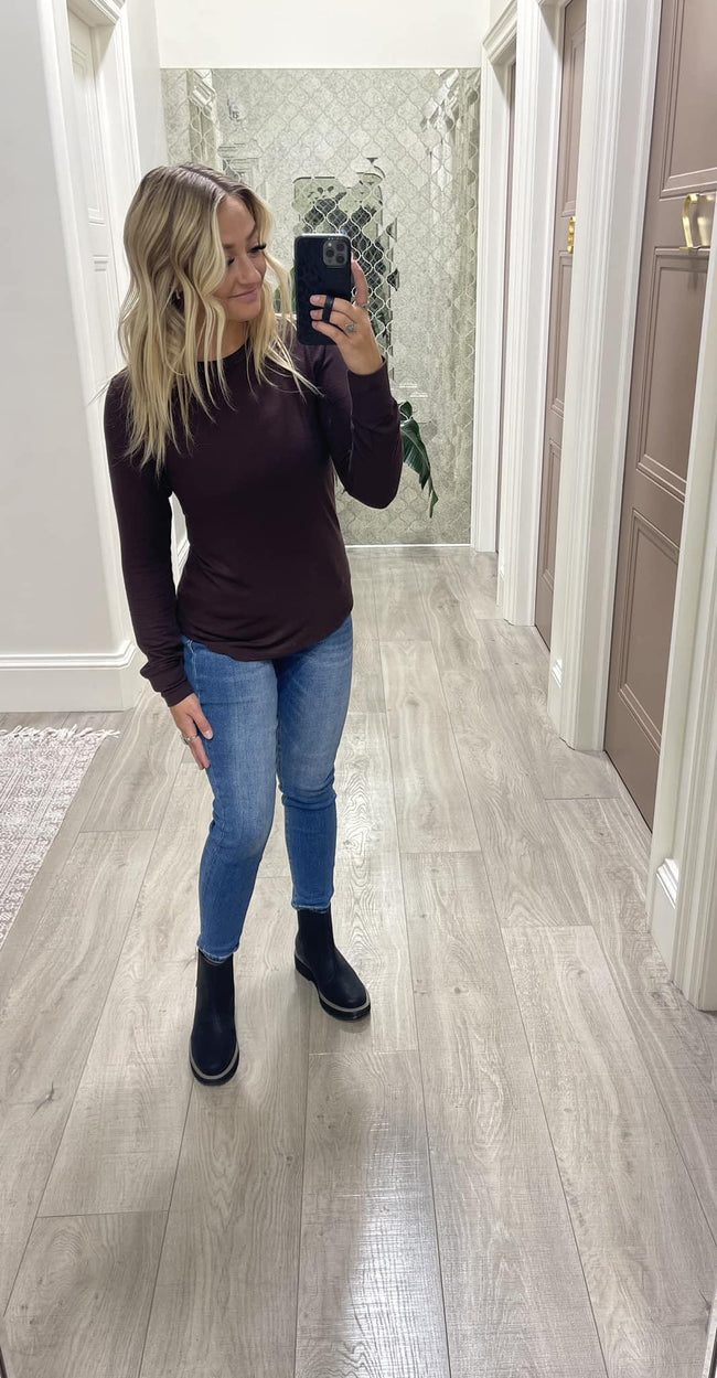 CHOCOLATE STACY ESSENTIAL LONG SLEEVE RIBBED TOP