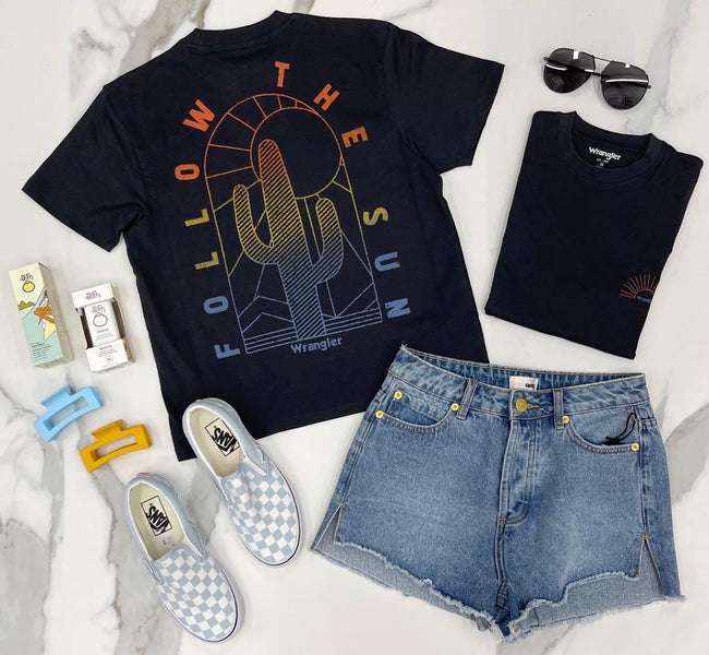 WRANGLER FOLLOW THE SUN GRAPHIC TEE