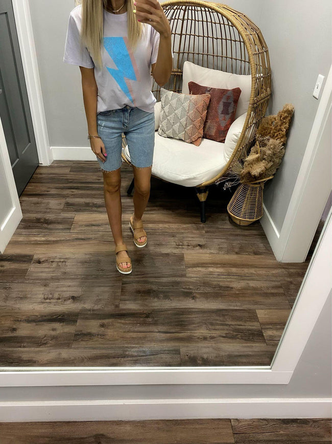 LAVENDER BOLT GRAPHIC TEE