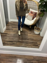 MOCHA FREEBIRD GRAPHIC CREW SWEATER