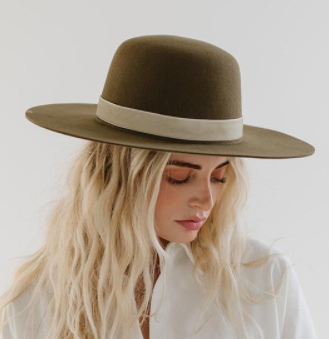 GIGI PIP CREAM VELVET CHAIN HAT BAND– Indulge Boutique display picture 3