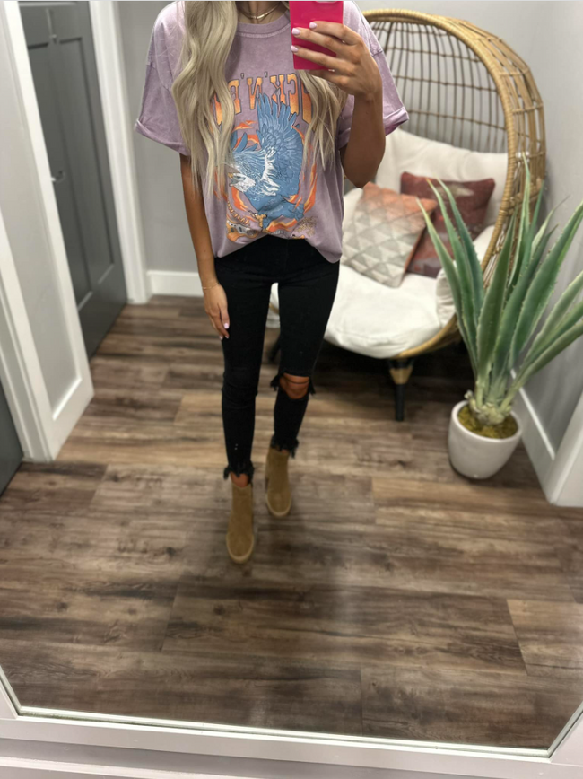 WASHED LAVENDER ROCK N ROLL GRAPHIC TEE