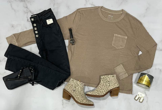 TAUPE WASHED RVCA LONG SLEEVE TEE