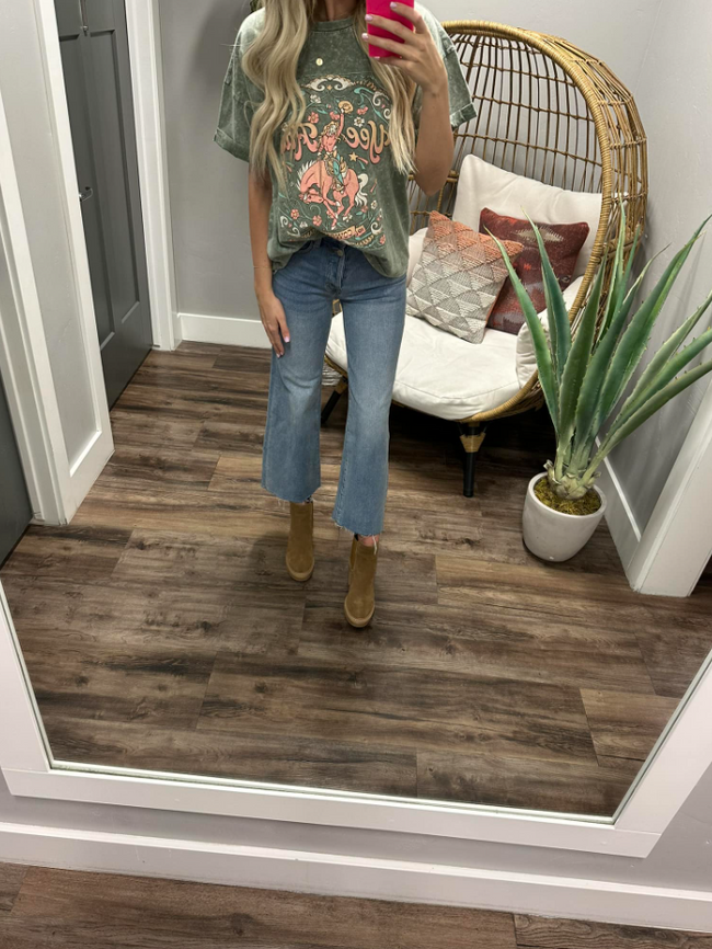 WASHED SAGE YEE HAW GRAPHIC TEE