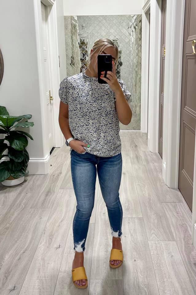 BLUE DAISY FLORAL BLOUSE